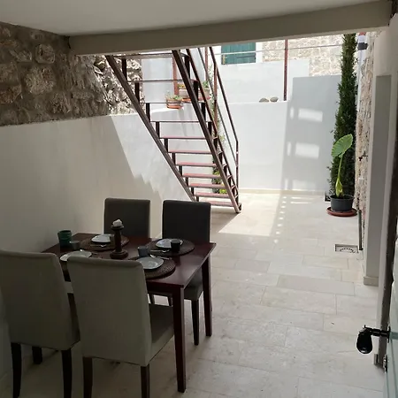 Murter-sun Stone House *