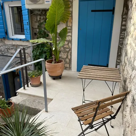 Murter-sun Stone House