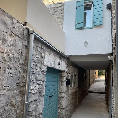 Murter-sun Stone House *