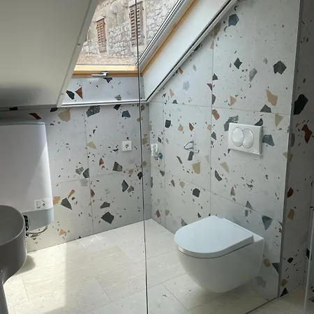 Murter-sun Stone House *