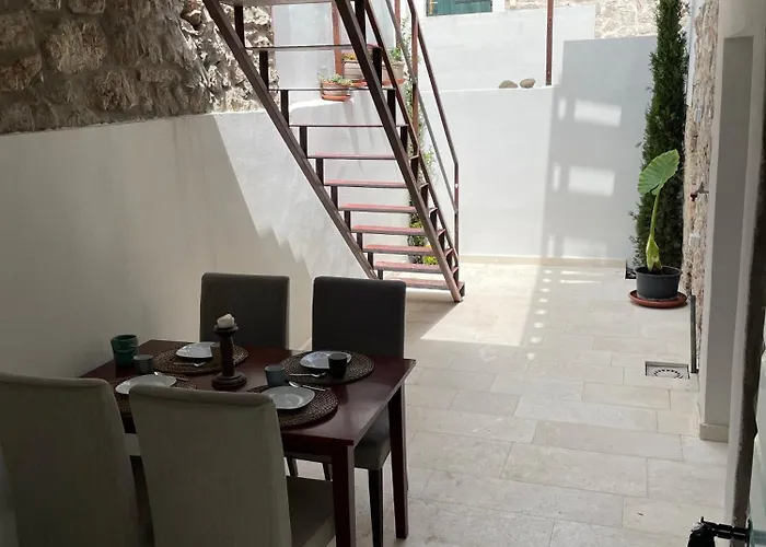 Murter-sun Stone House *