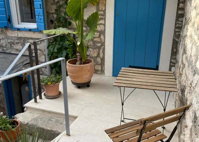 Murter-sun Stone House