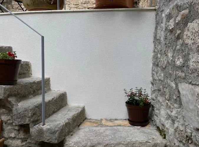 Murter-sun Stone House * Муртер