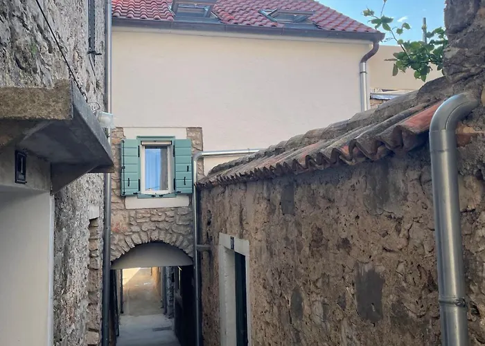 Murter-sun Stone House *